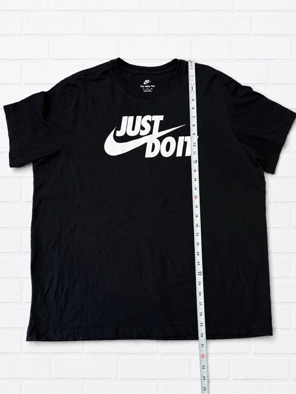 Men’s The Nike Tee - Picture 2 of 4